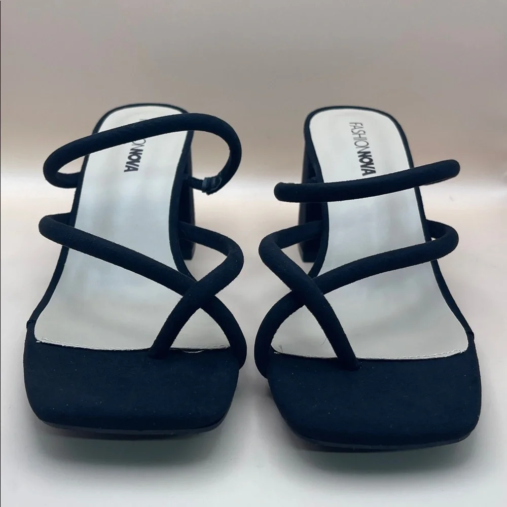 Fashion Nova Black Strappy Block Heel Sandals Women’s Size 8 Square Toe - Picture 1 of 8